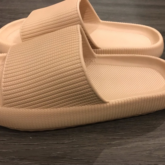 PILLOWSLIDES Nude Beige Slip on Sandals, Cloud Shoes, 9 - Picture 3 of 3